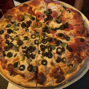 Half pepperoni half sausage green pepper and olives