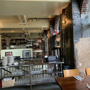 a view of a restaurant from the outside