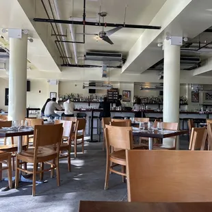 Simple decor. Spectacular food.