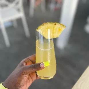 Pineapple spritzer