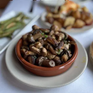 Mushrooms with garlic