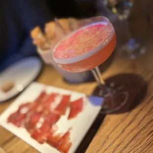 Mezcal cocktail : a bit too sweet, more lime juice and a bit more mezcal flavor would have fixed it.