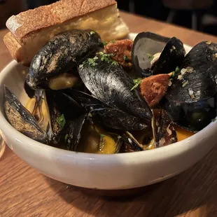 Steamed Mussels (Chorizo, white wine)