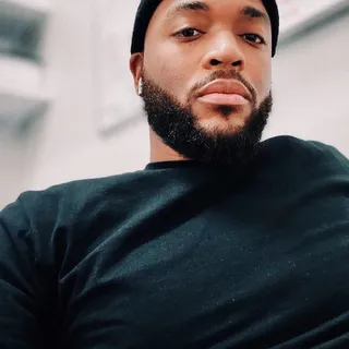 D T.