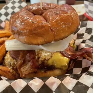 Mics Pub Burger (single)