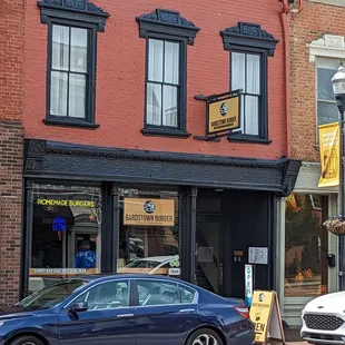 two cars parked in front of a restaurant