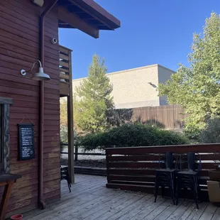 Side entrance from the plaza