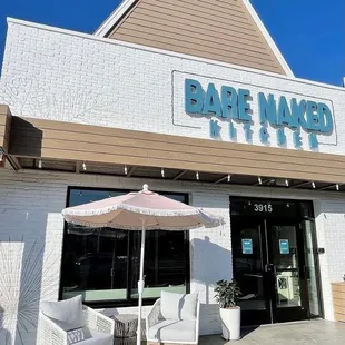 A convenient culinary experience where you can eat adventurously.