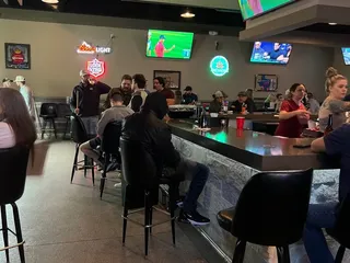Leslie's Sports Bar