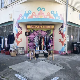 Corner view of exterior between Dauphine &amp; Julia