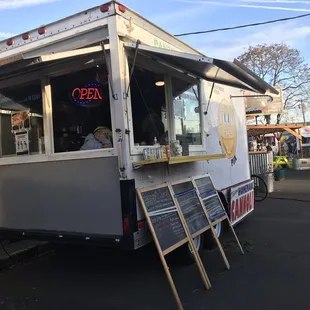 the outside of a coffee shop