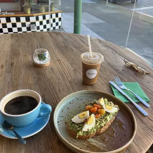 Avocado Egg Sandwich