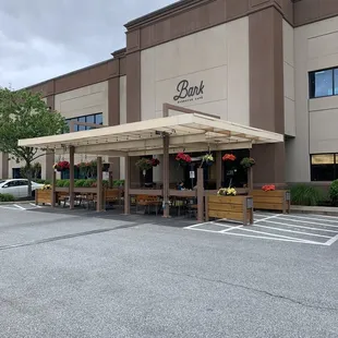 the outside of a restaurant