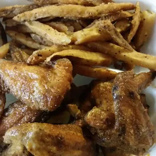 Lunch Special :8pc Whole Buffalo Chicken Wings platter with fries.