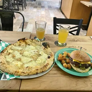 Quattro Fromaggi White &amp; House Smash Burger