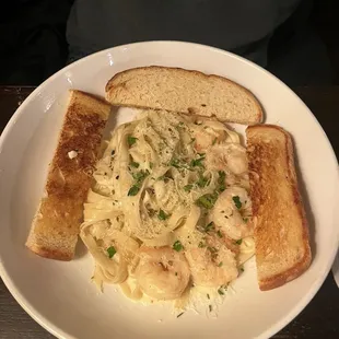 Shrimp alfredo pasta