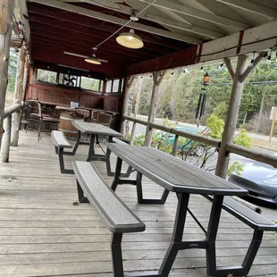 Outdoor eating (lunch works, breakfast they were too busy the one time I tried)