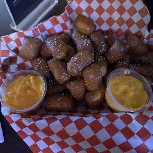 Pretzel bites