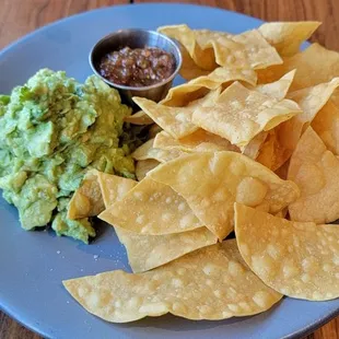 Guacamole &amp; Chips