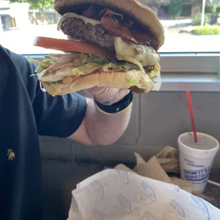 CHIPOTLE PEPPER JACK BURGER