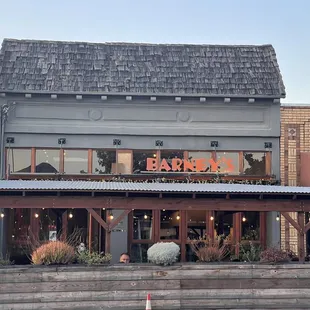 the outside of the restaurant