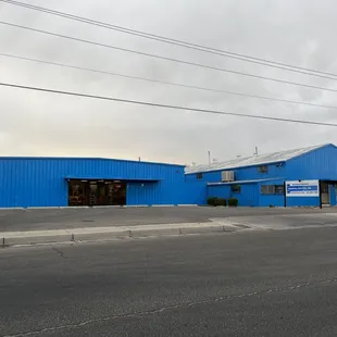 You can't miss the Barnhill bolt blue!