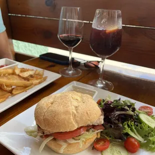 Mahi-mahi sandwich. They were accommodating with diet restrictions.Delicious!