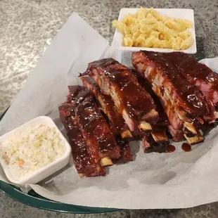 ribs and macaroni and cheese