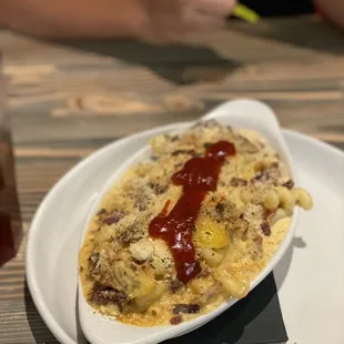 Mac and cheese with pulled pork
