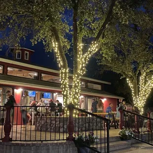 Sensational open tap room window to the outdoors!