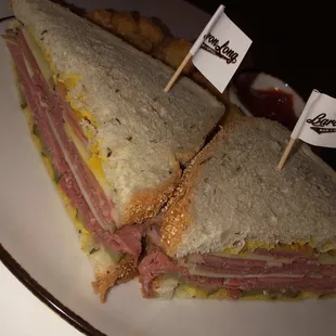 Deli Pastrami Sandwich