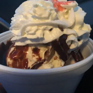 Peanut butter weave hot fudge sundae