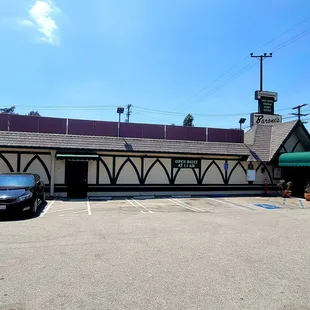 Parking Lot (05/29/21). #BaronesFamousItalianRestaura­nt #ValleyGlen #SFV #ItalianFood