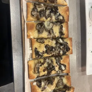 Mushrooms gruyere flatbread