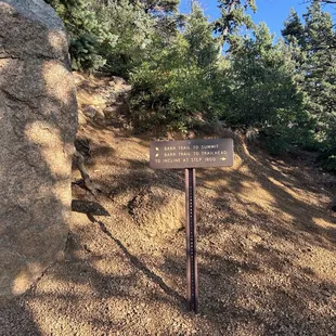 Great signage. The trail is easy to follow.
