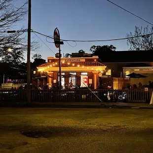 the outside of a restaurant