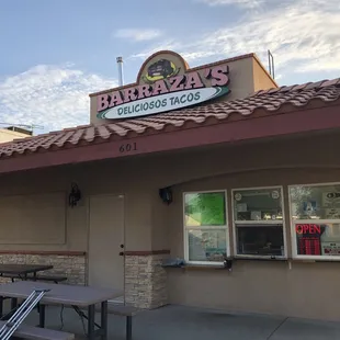 the outside of the restaurant