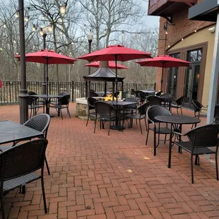 Nice outside eating area with fire pit