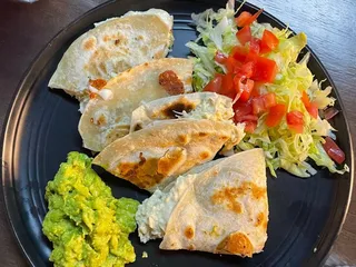 Cero Tr3s Cocina & Bar