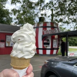 Chocolate/Vanilla Small Cake Cone