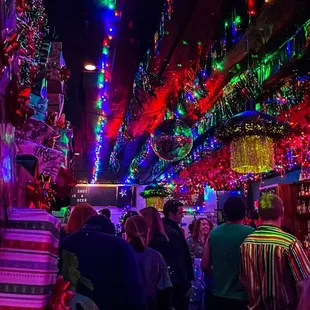 Miracle on Magazine! instagram: @diningwithkels