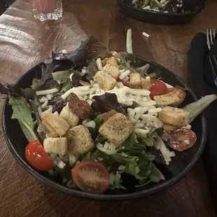 B33 House Salad