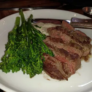 Flank steak with mashed potatoes and broccolini - just okay