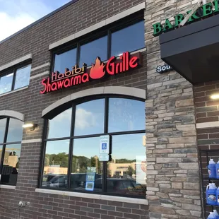 the outside of a restaurant