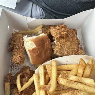 chicken wings and fried chicken, fried chicken wings, fried chicken, chicken, bbq wings, poultry, chicken wings, food, bbq chicken