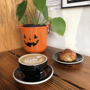 Chocolate orange blossom latte with cardamom bun