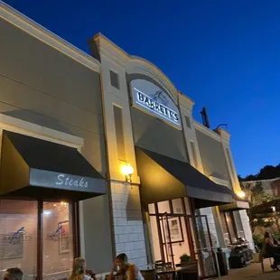 the outside of a restaurant