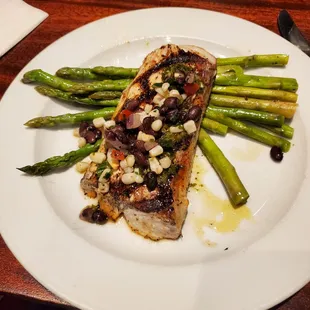 Blackened Mahi Mahi with black-eyed peas and corn hash and chef's special veg of the evening, asparagus.