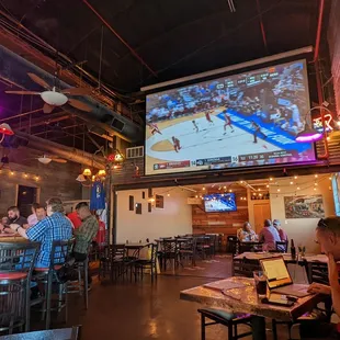 Giant screen, awesome for those Big games ... 10-ft maybe?! Sweet 16, got packed after 5PM