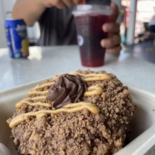 Reese&apos;s mazapan donut &amp; jamaica !